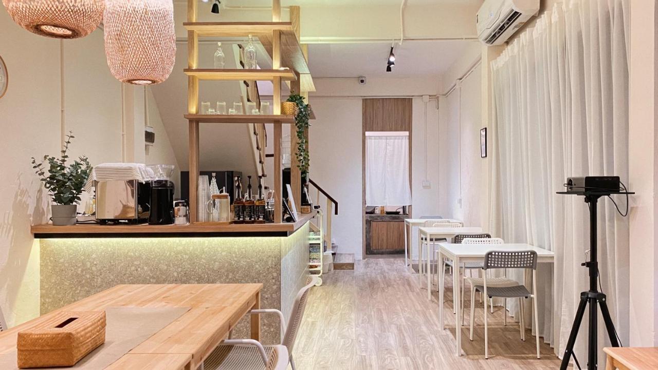 Ben&Pooh Hostel Bangkok Exteriör bild